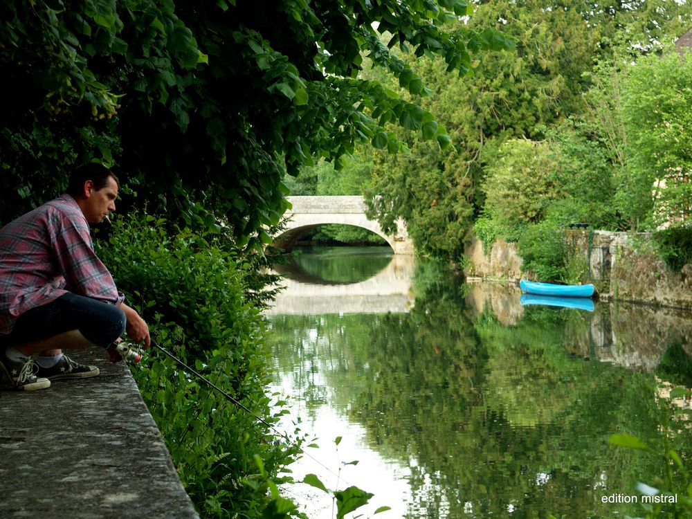 Noyers - Pause am Wohnmobistellplatz am Serein