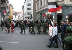 NPD-Umzug in Hannover mit Gegendemonstranten
