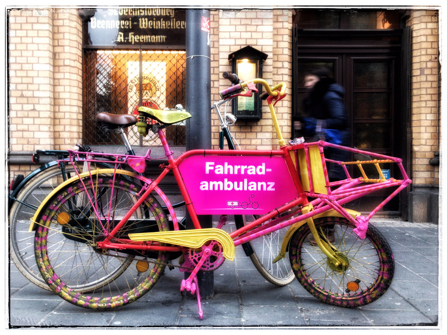 nr. 11 - iphone serie [fahrrad ambulanz]