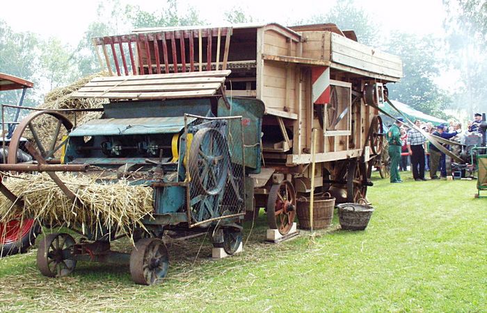 Nr. 2: Dreschmaschine mit Strohpresse ...