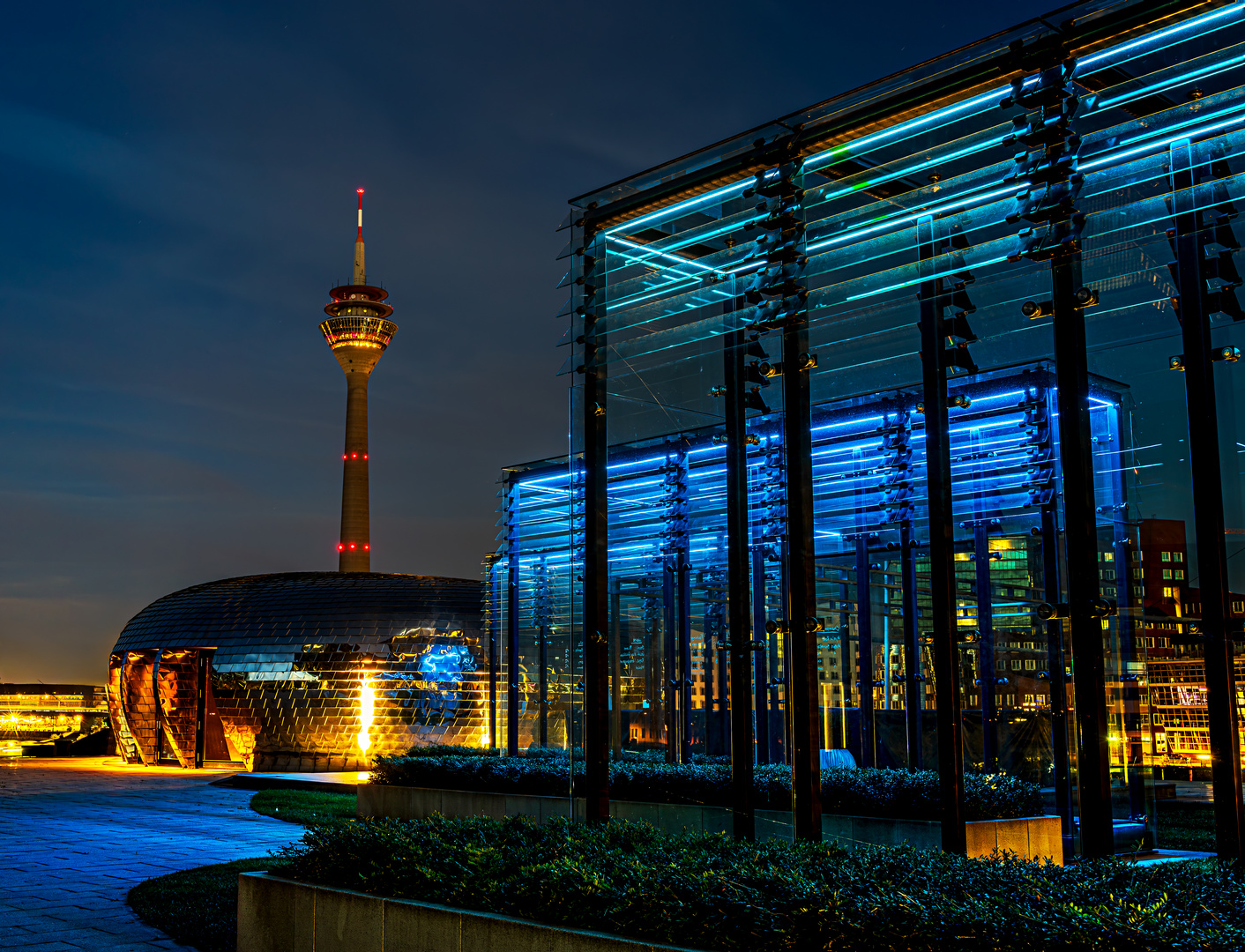 NRW - Düsseldorf - Medienhafen und Fernsehturm