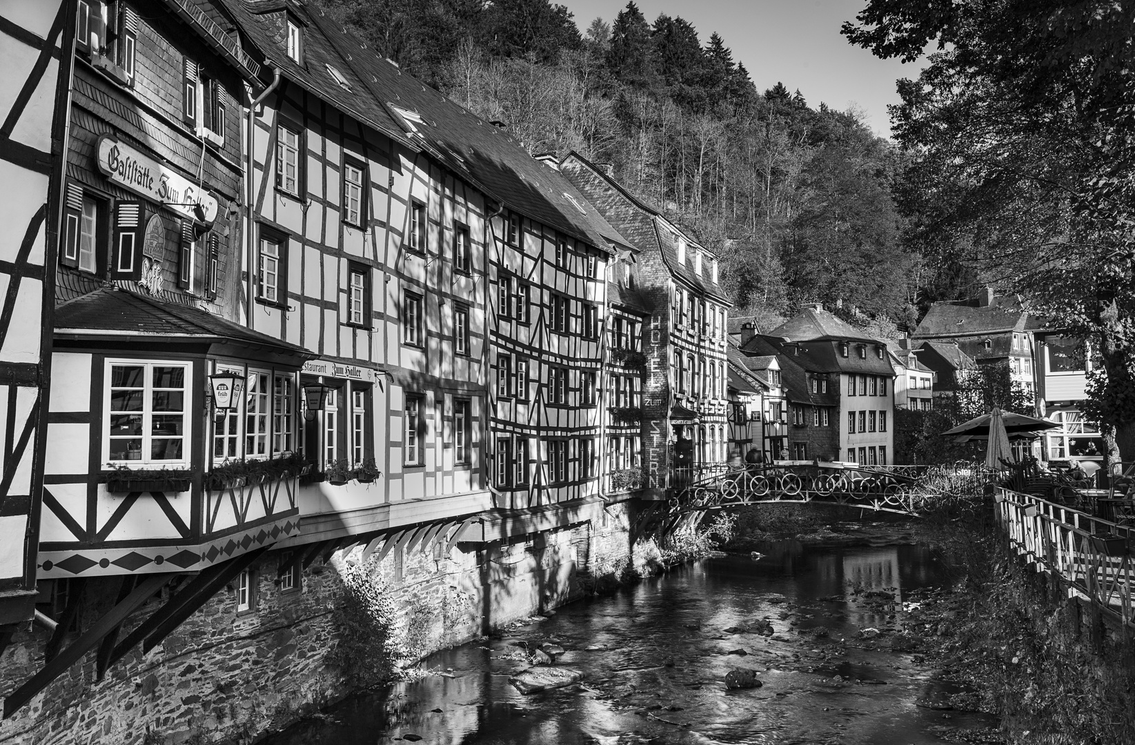 NRW - Monschau i.d. Eifel - Fluss Rur mit Fachwerkhäusern