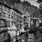 NRW - Monschau i.d. Eifel - Fluss Rur mit Fachwerkhäusern