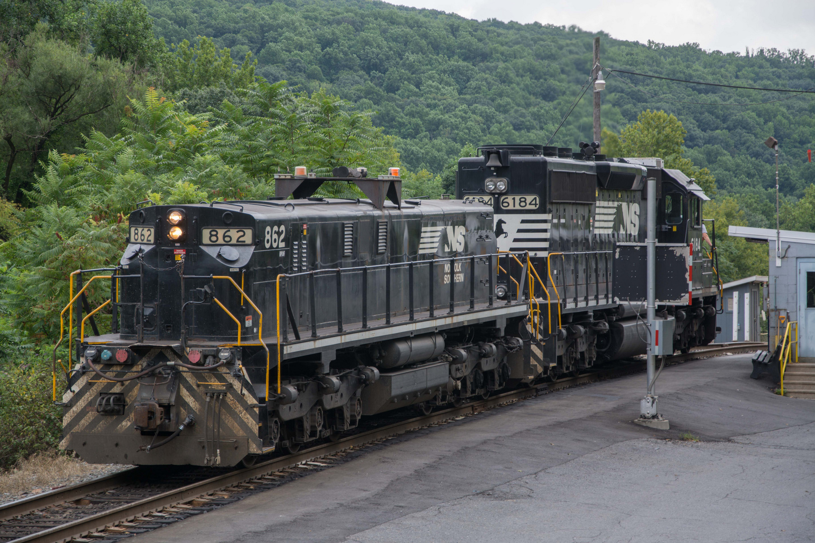 NS SLUG 862 & NS SD 40-2 6184