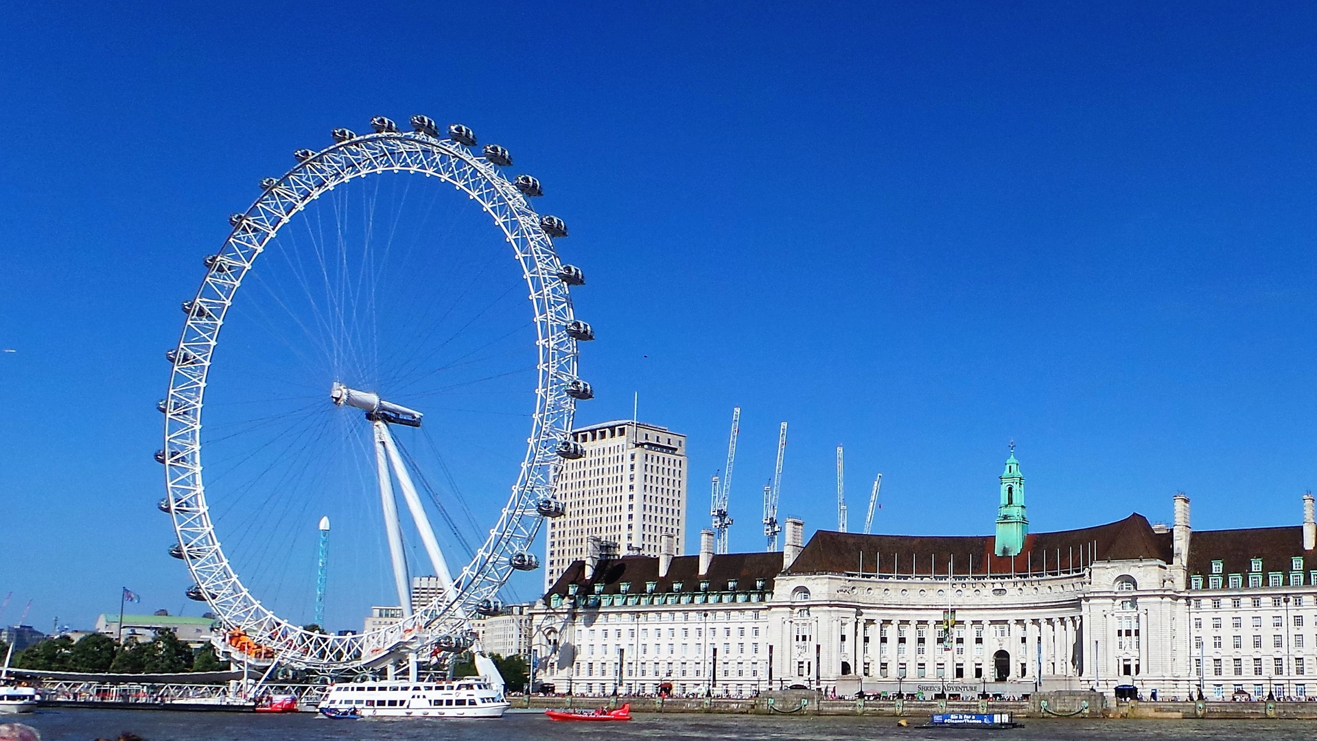 Nu nochmal das London Eye mit Scotland Yard Gebäude im Hintergrund