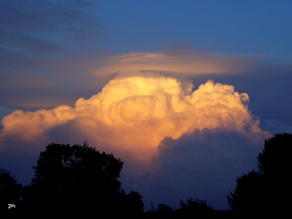 Nuage après la tornade à Steenkerque