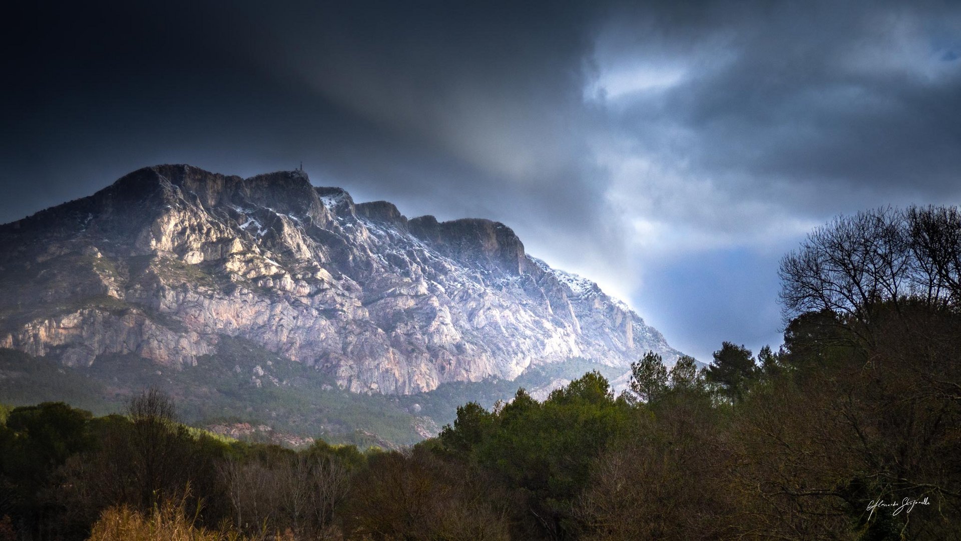 Nuage sur la montagne