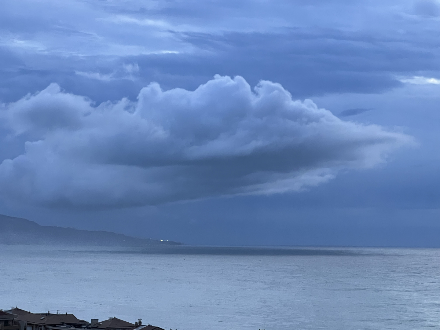 Nuage sur Menton