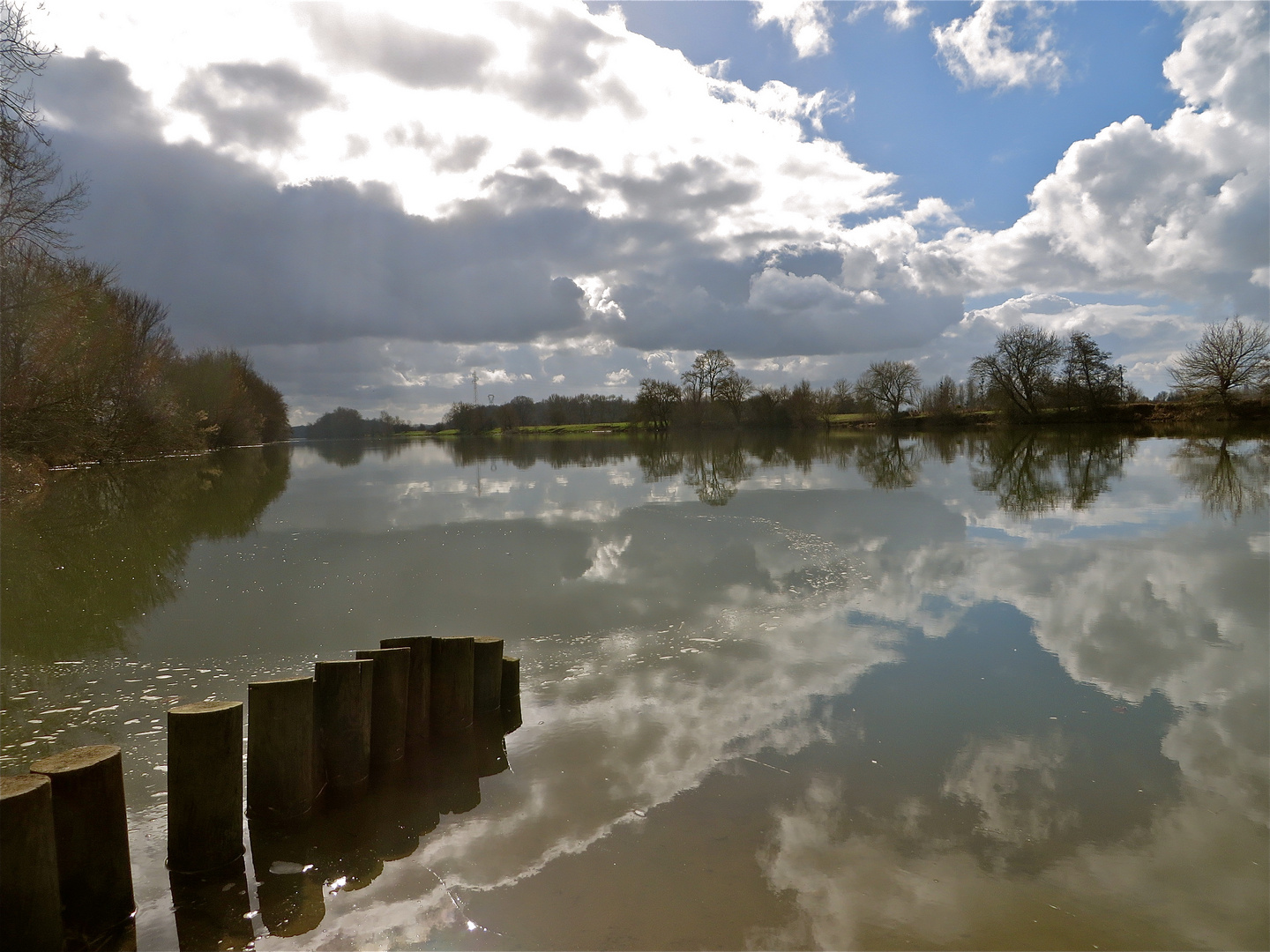 ...nuages au-dessus la Saône !!!...