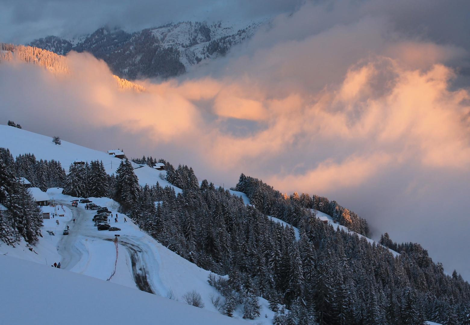 nuages rougeoyant au dessus de bizanne