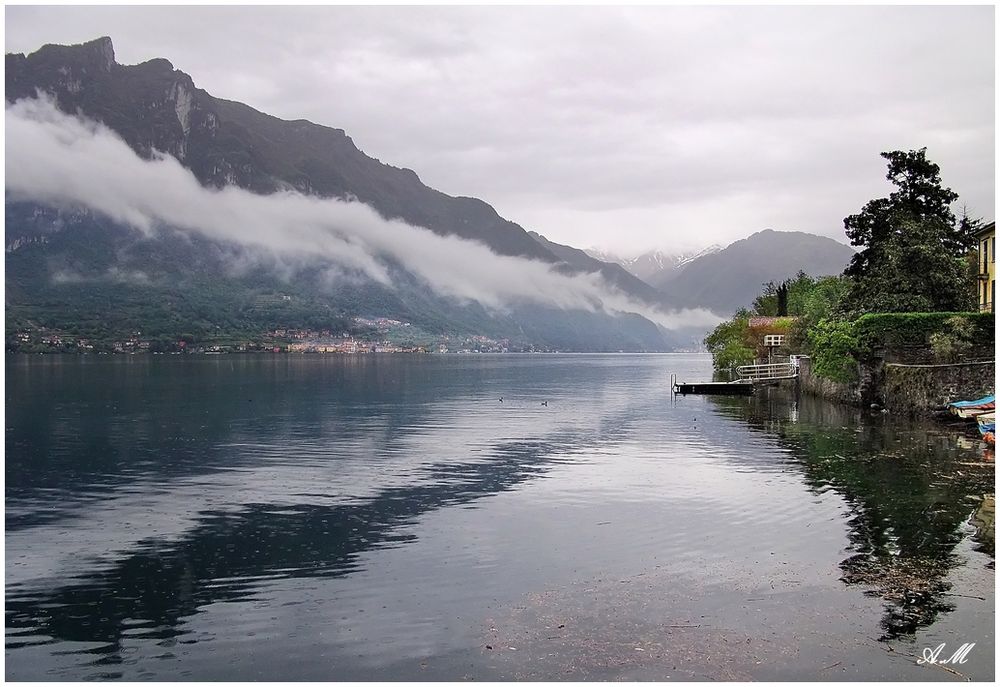 Nuages sur le lac