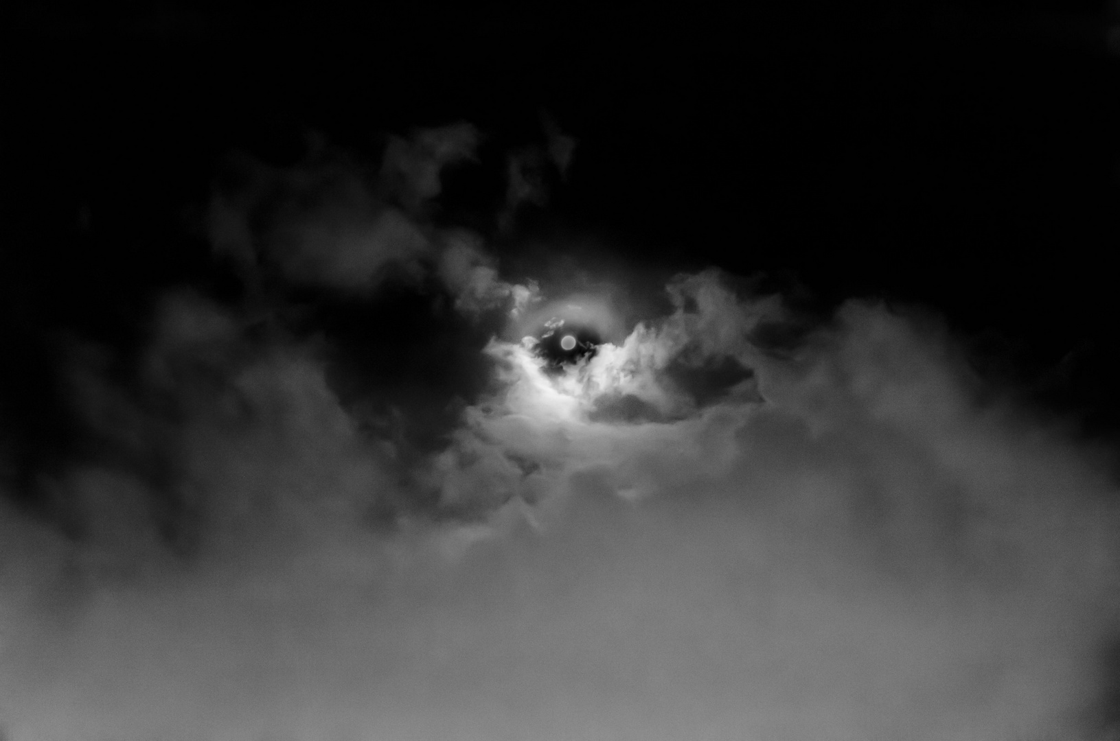 Nubes con luna