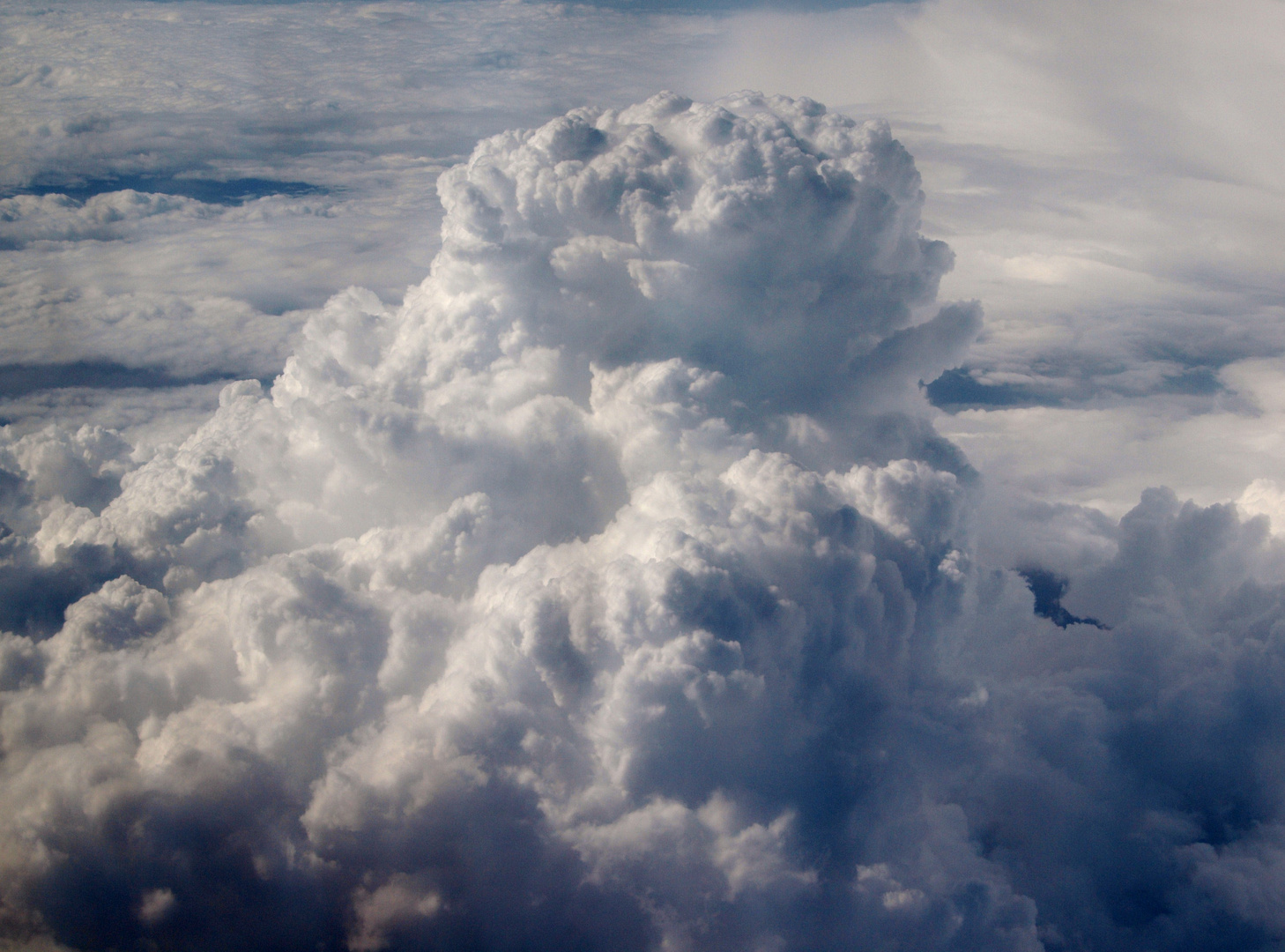 NUBES DE TORMENTA DESDE EL AVION