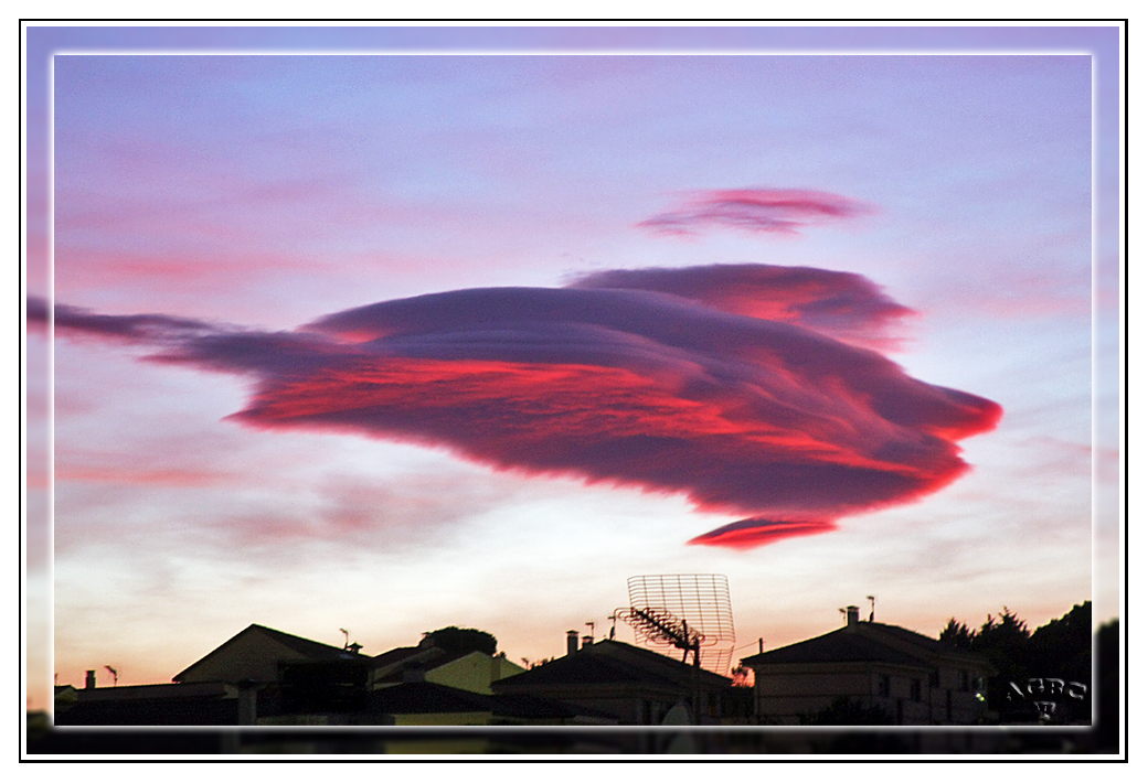 Nubes Especiales o Naves Espaciales