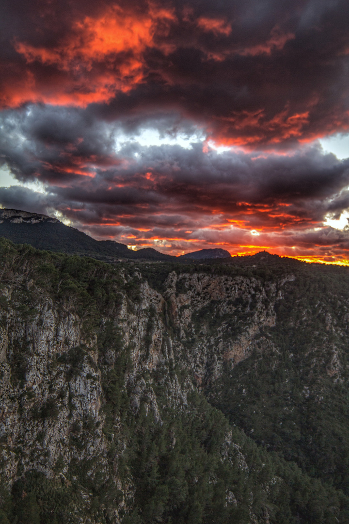 Nubes y atardecer 