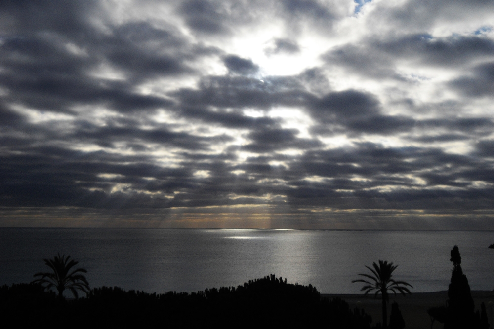 nubes y rayos de sol