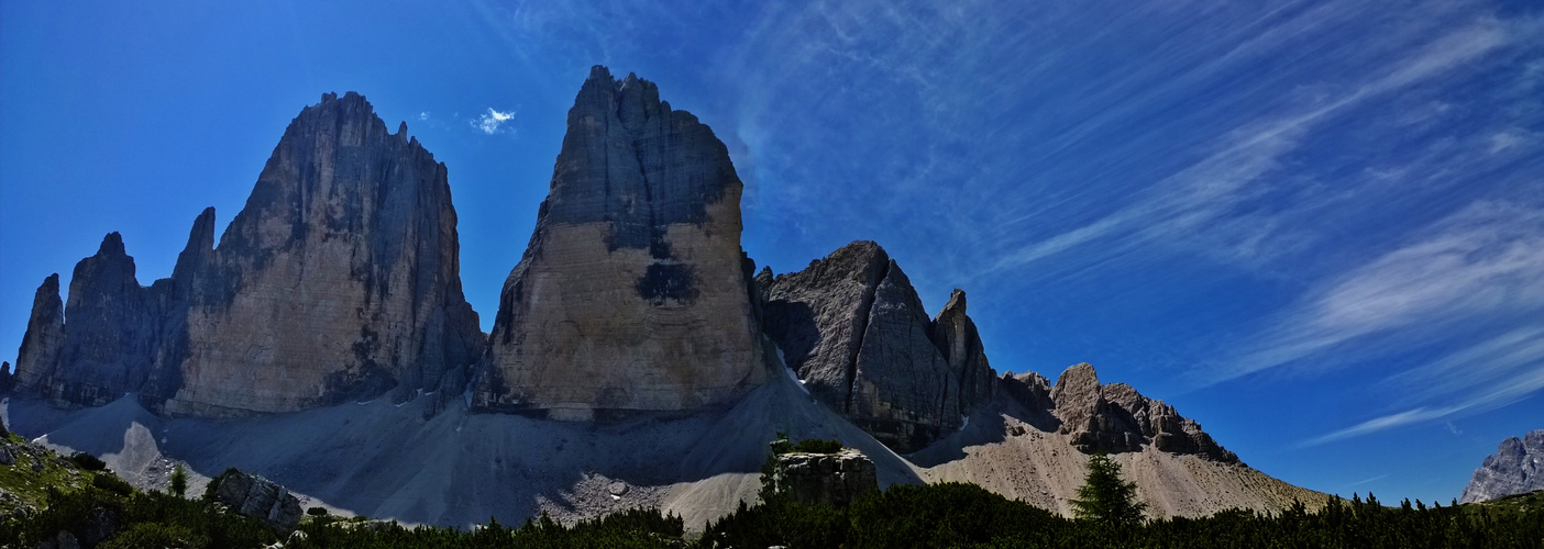 nubi che accarezzano le montagne