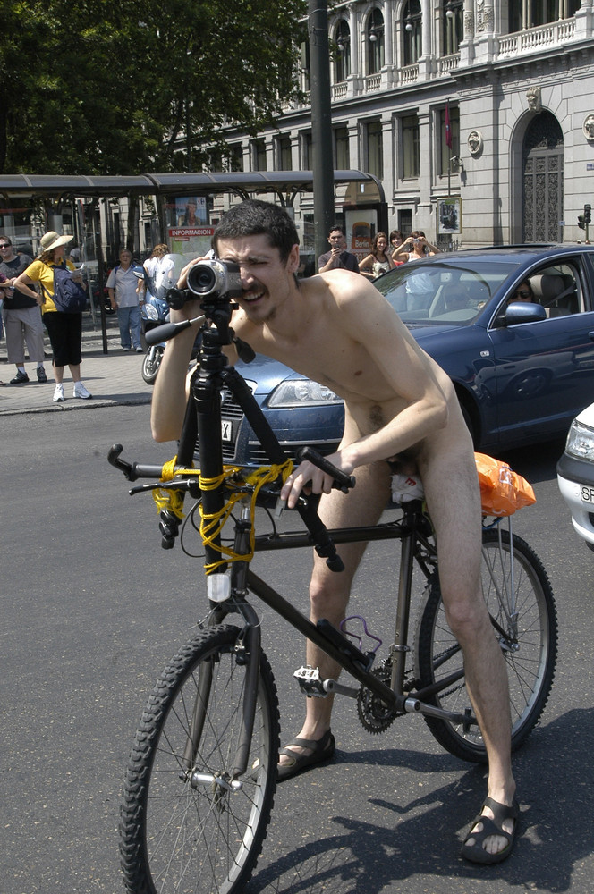 Nude photographer on a bycicle