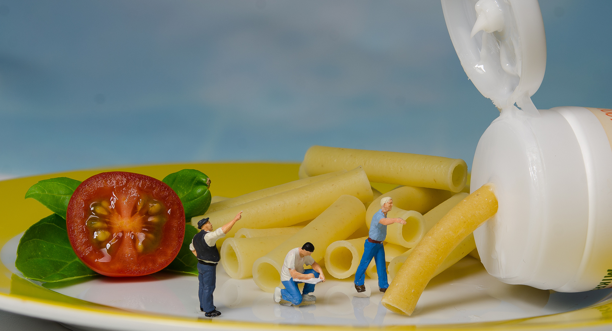 Nudeln aus der Tube... Foto &amp; Bild | stillleben, food-fotografie ...