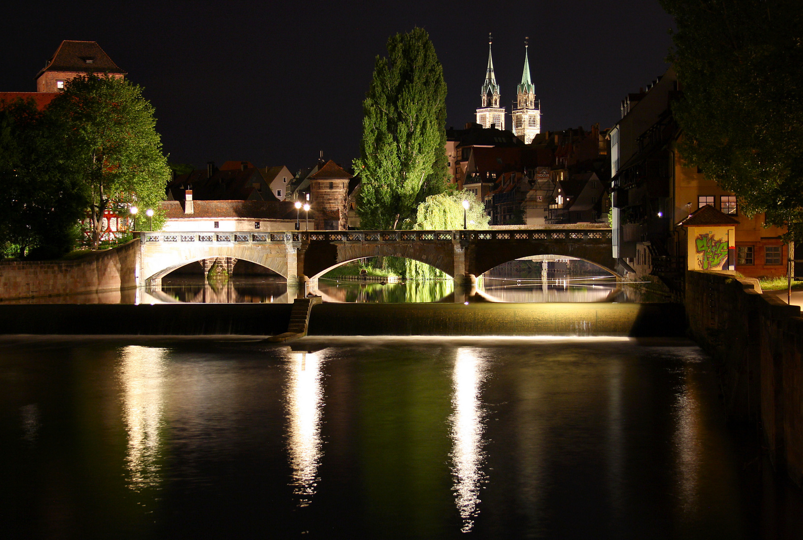 Nürnberg bei Nacht - Perspektive vom Kettensteg