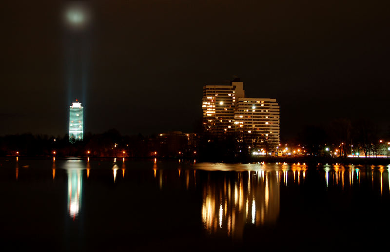 Nürnberg: Buisness-Tower ./. Norikus am Wörder See