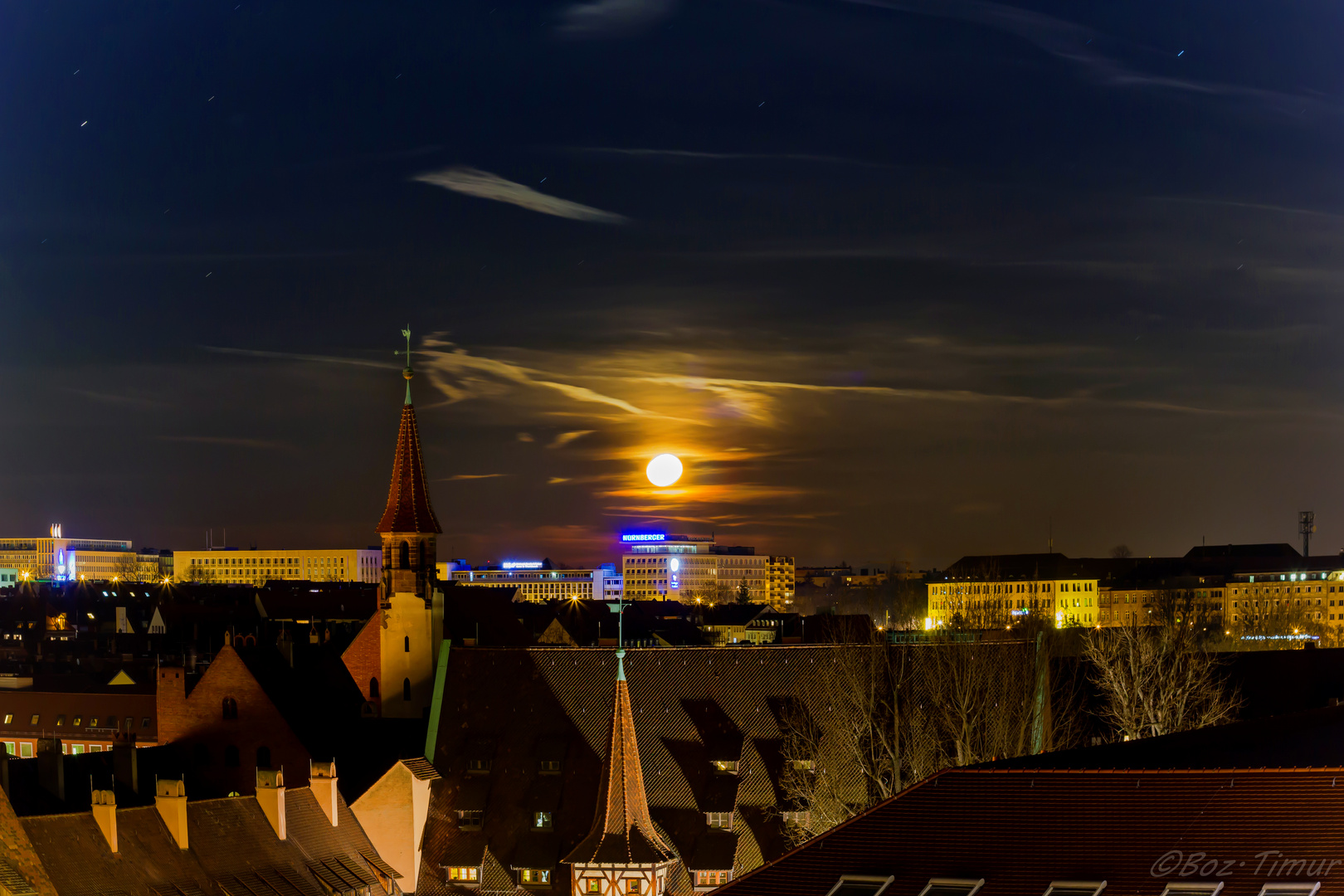 Nürnberg City bei Vollmond