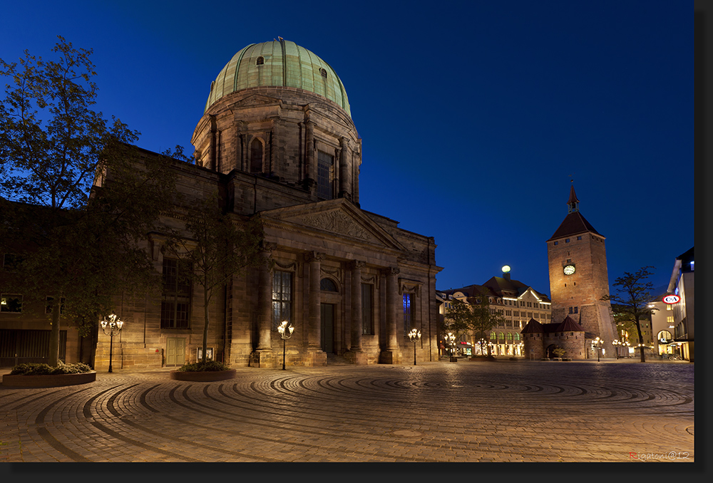 Nürnberg - Jakobsplatz mit St- Elisabeth und weißem Turm 