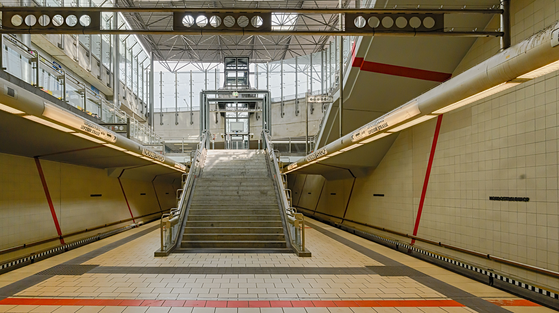 Nürnberg, Linie U2, Station 'Nordostbahnhof'