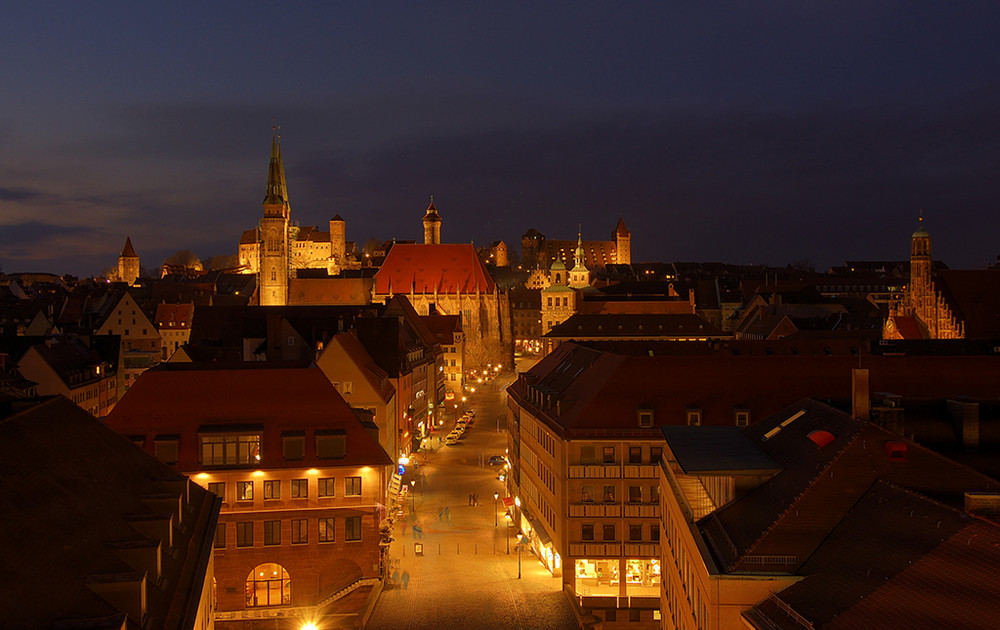 Nürnberger Altstadt - Blick über den Hauptmarkt zur Burg