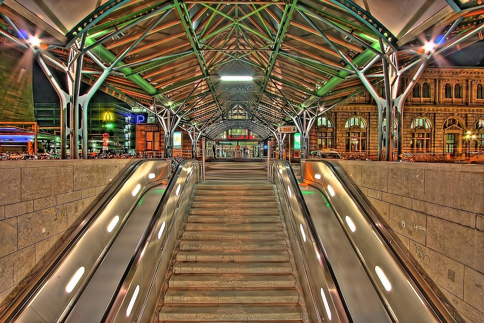 Nürnberger Bahnhof bei Nacht in HDR