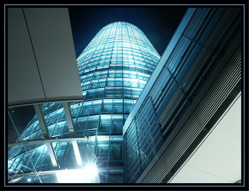 Nürnberger Business Tower bei Nacht