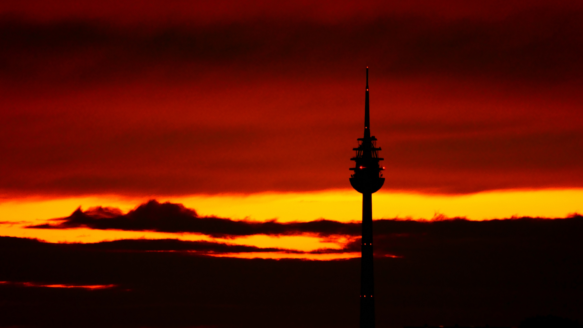 Nürnberger Fernsehturm im Sonnenuntergang