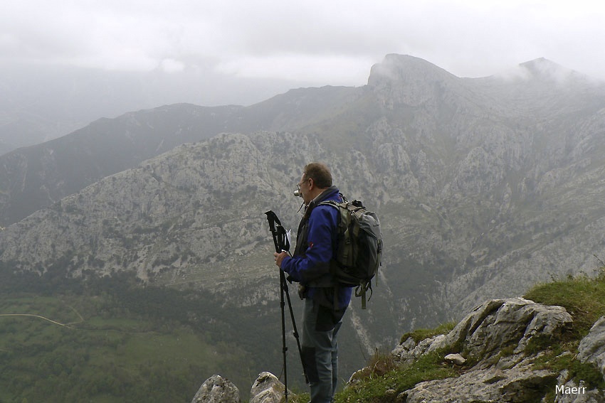 Nuestro director del grupo de montañeros. Asturias 2007.