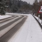 ...nützliches Schild bei diesen Straßenverhältnissen ! Stadt Roth.