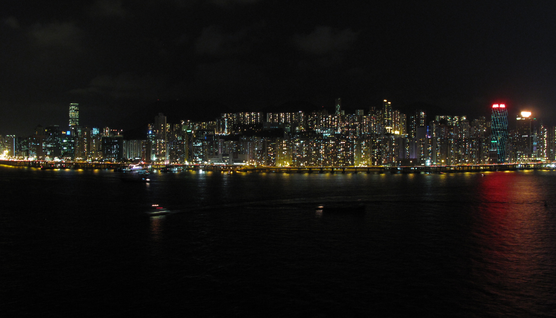 nuit sur les lumières de la ville