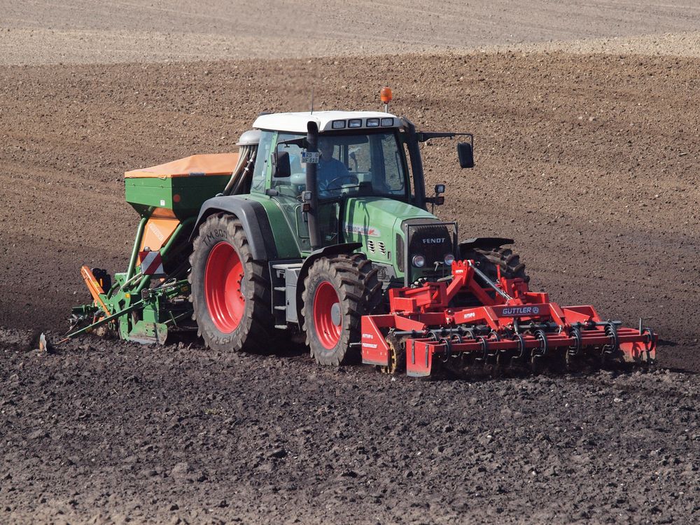 nun arbeiten sie wieder auf dem Feld .... FENDT 818 Vario