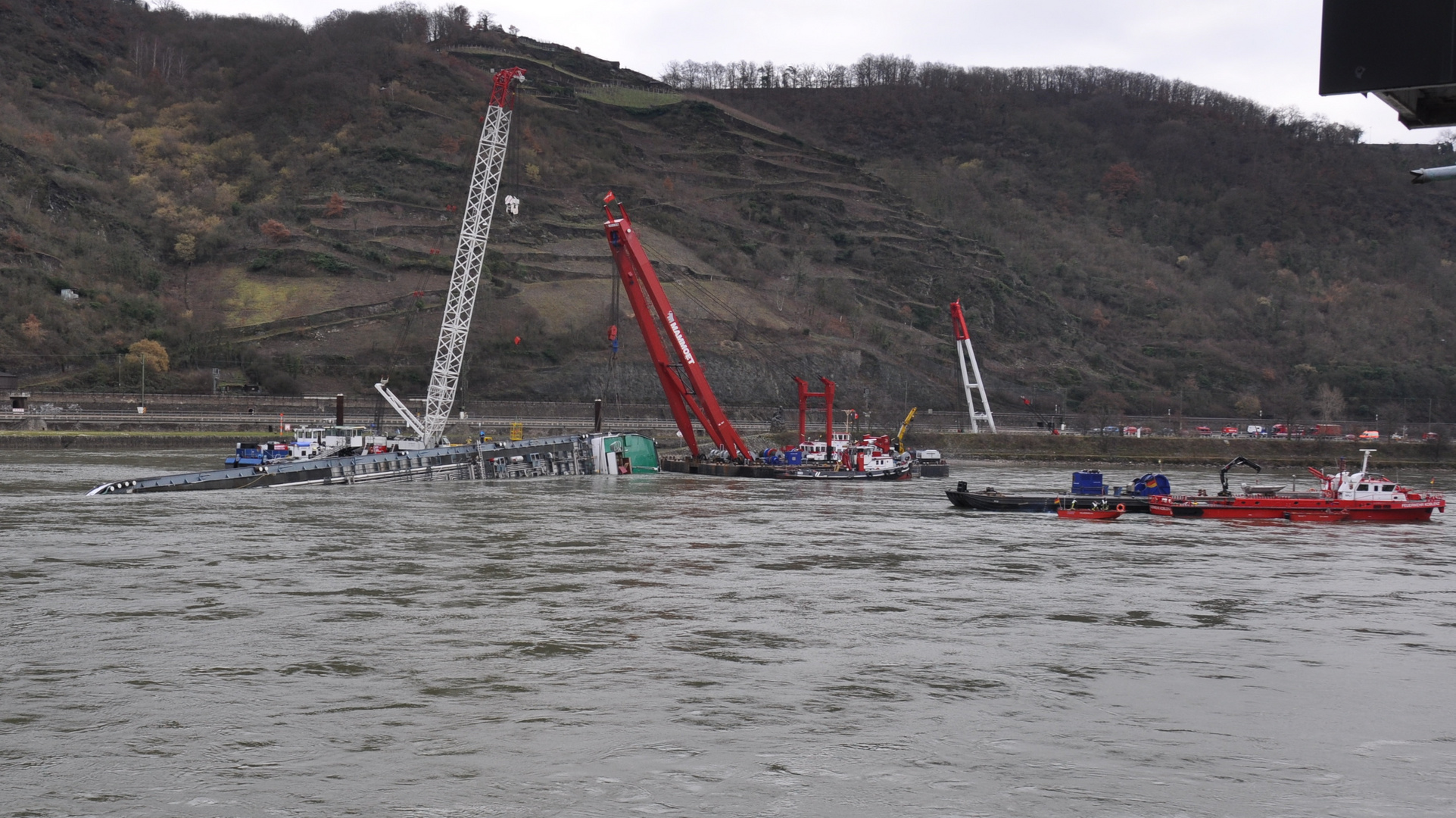 Nun geht die Bergung los an der Loreley