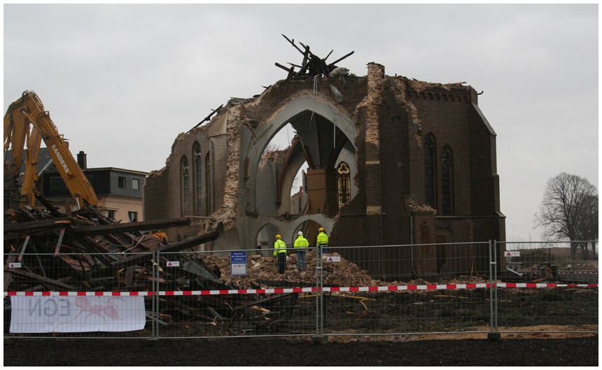 Nun ist die Kirche eine Ruine!