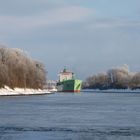 Nun kommt etwas Farbe auf den Nord-Ostsee-Kanal. Der Tanker BW HAVLYS in Sicht.