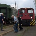 nun macht mal hinne....unsere Bahn hat schon wieder Verspätung...!!!!