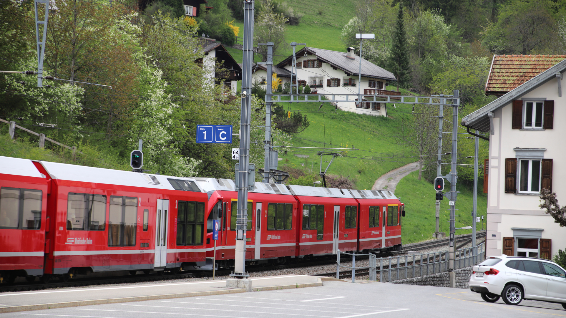 Nun macht sich auch der Regionalexpress aus Chur.....