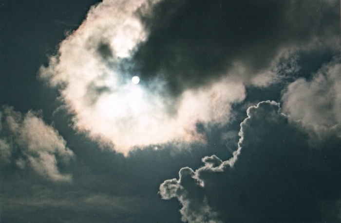 Nun wird die Sonne verschluckt
