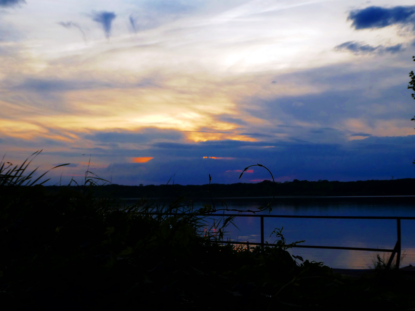 ...nun wird es wirklich bald Nacht am See