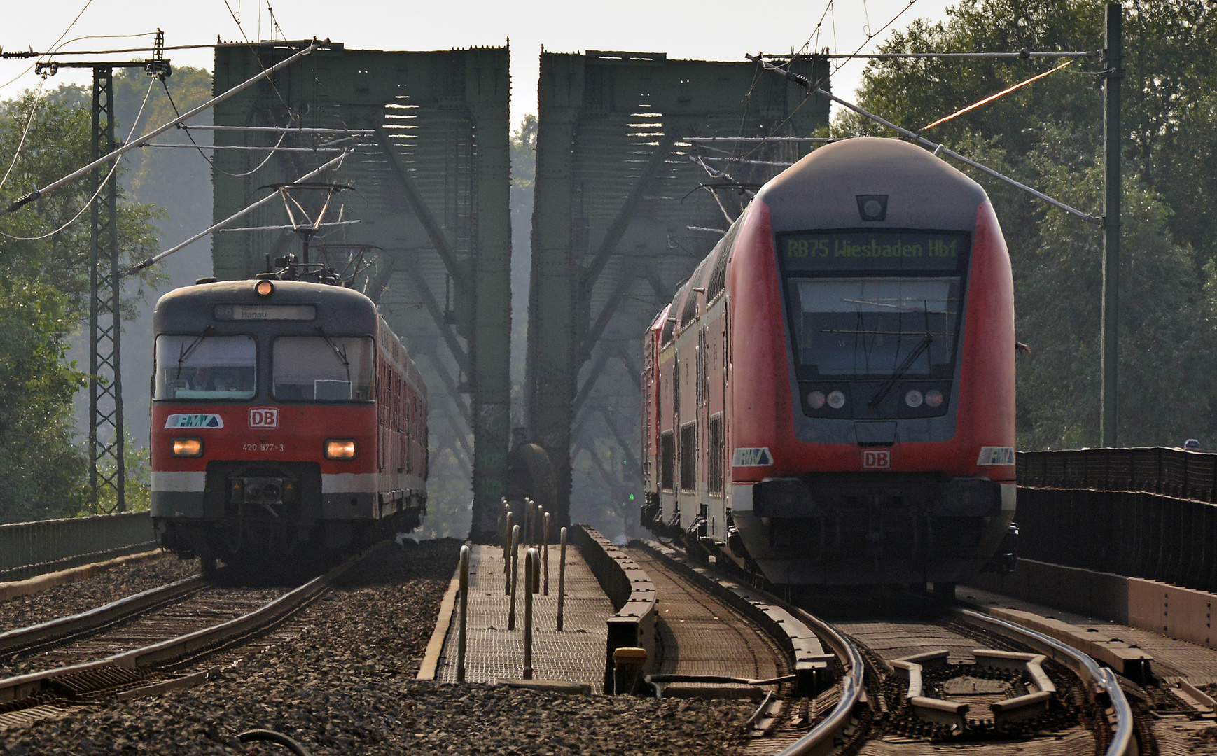 Nur die Brücke hat Bestand...