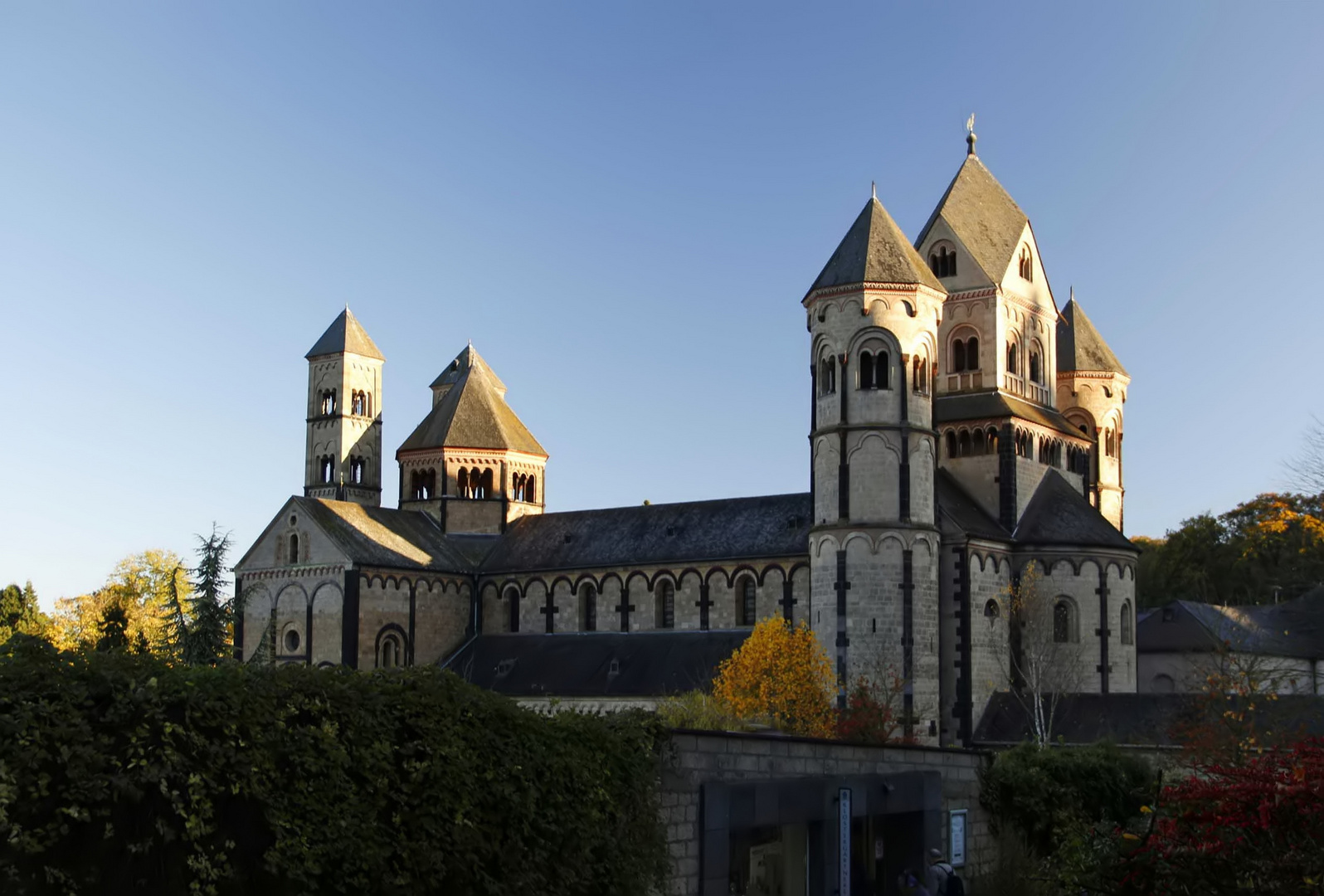 nur die Türme der Abbey im späten Sonnenlicht leuchten noch