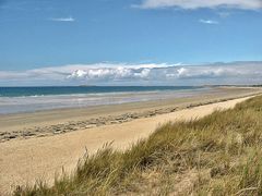 Nur Dünen, Strand, Wolken und Meer ....