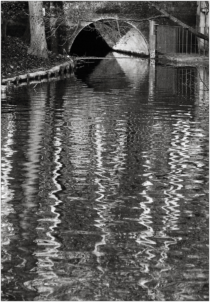 Nur ein Blick unter die Brücke