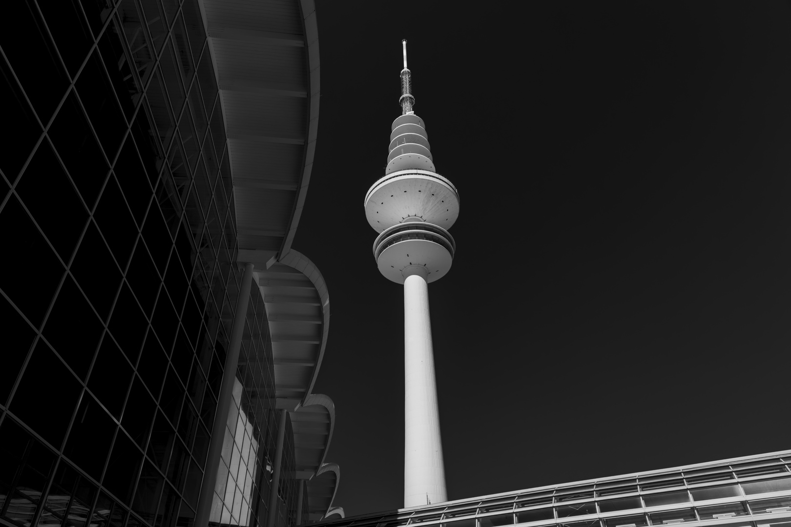 Nur ein Fernsehturm und Messehalle