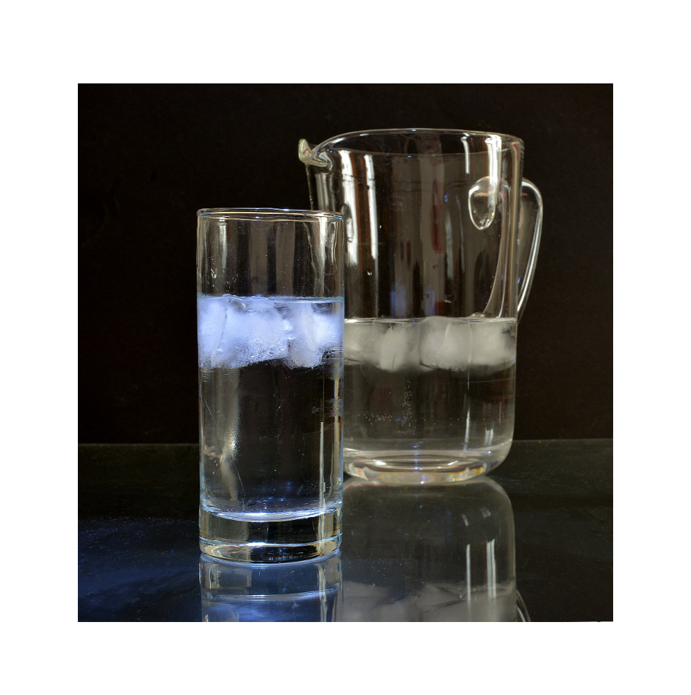 Nur ein Glas Wasser Foto & Bild | alltagsdesign, tabletop, wasserglas