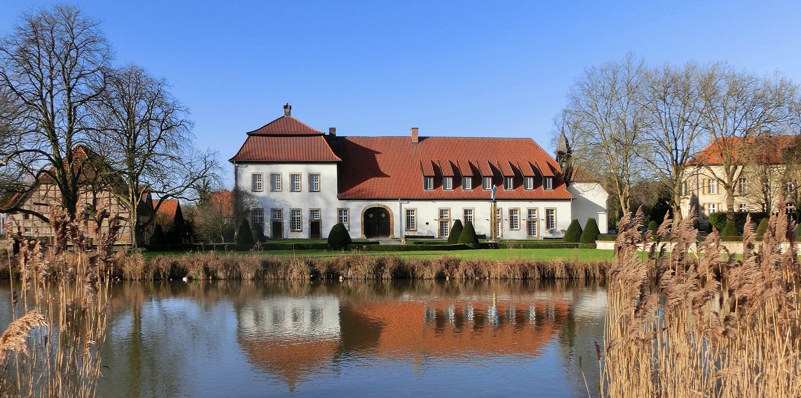 Nur ein kleines Nebengebäude :-)